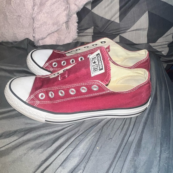 Maroon/ burgundy low converse - Picture 2 of 3